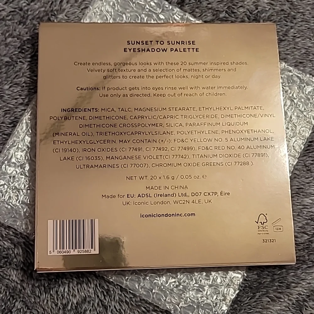 🎉HPx5🎉 ICONIC London Eyeshadow Palette - Picture 3 of 3